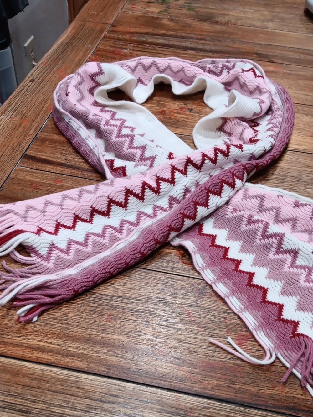 Women’s Pink Zigzag Knit Scarf -